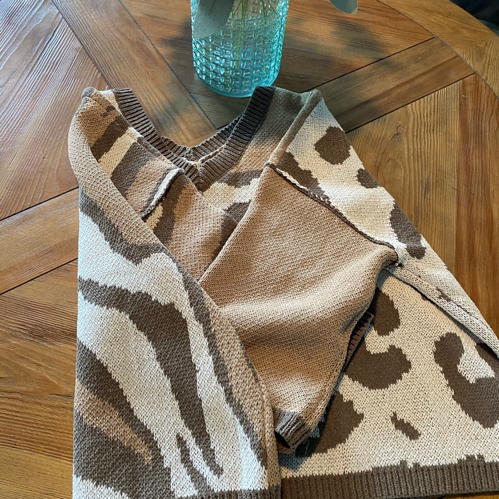 POL - New Sweater - Picture 2 of 3